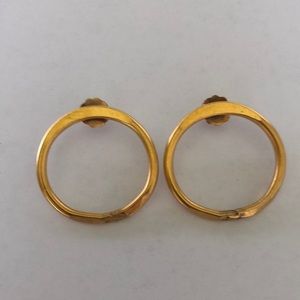 Gold circle earrings